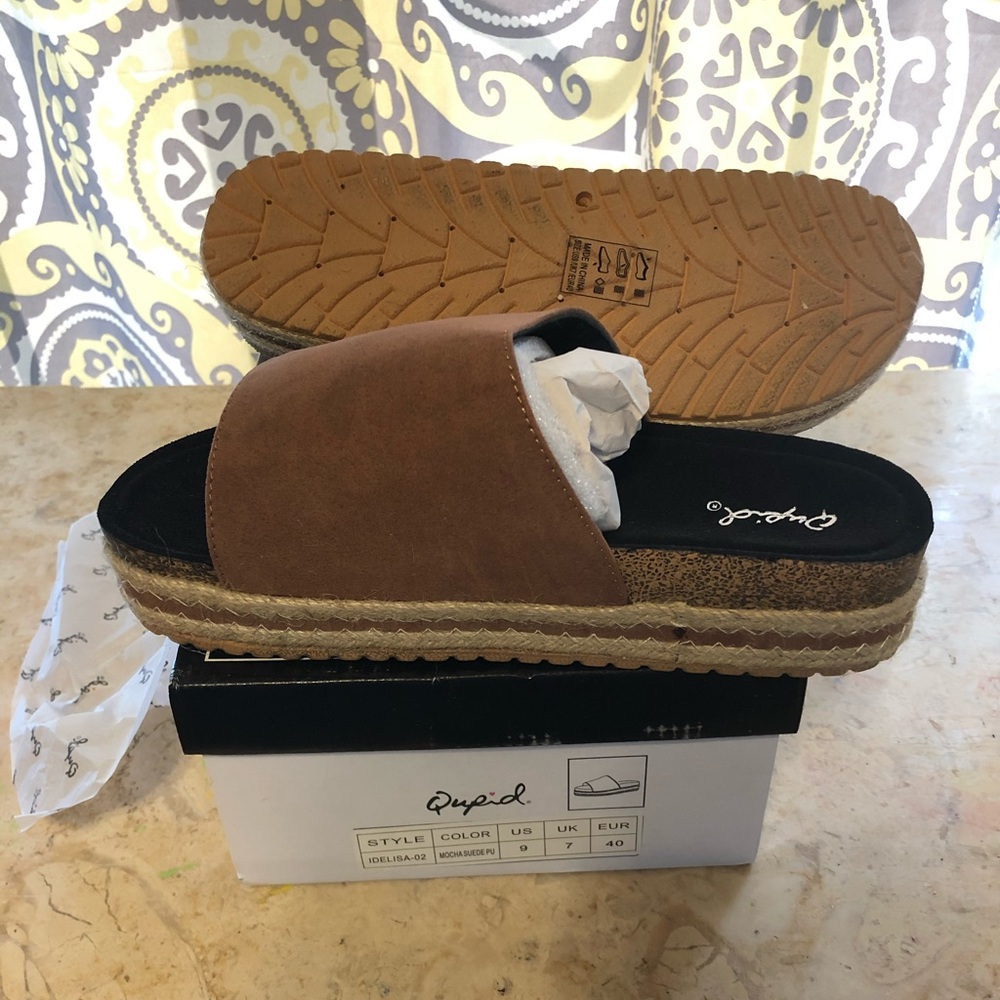 BRAND NEW Idelisa sandals